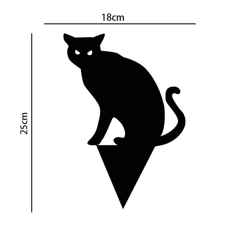 Silhouette of a sitting cat with pointed ears and a curled tail. The dimensions are marked as 18cm wide and 25cm tall. The base ends in a triangular point.