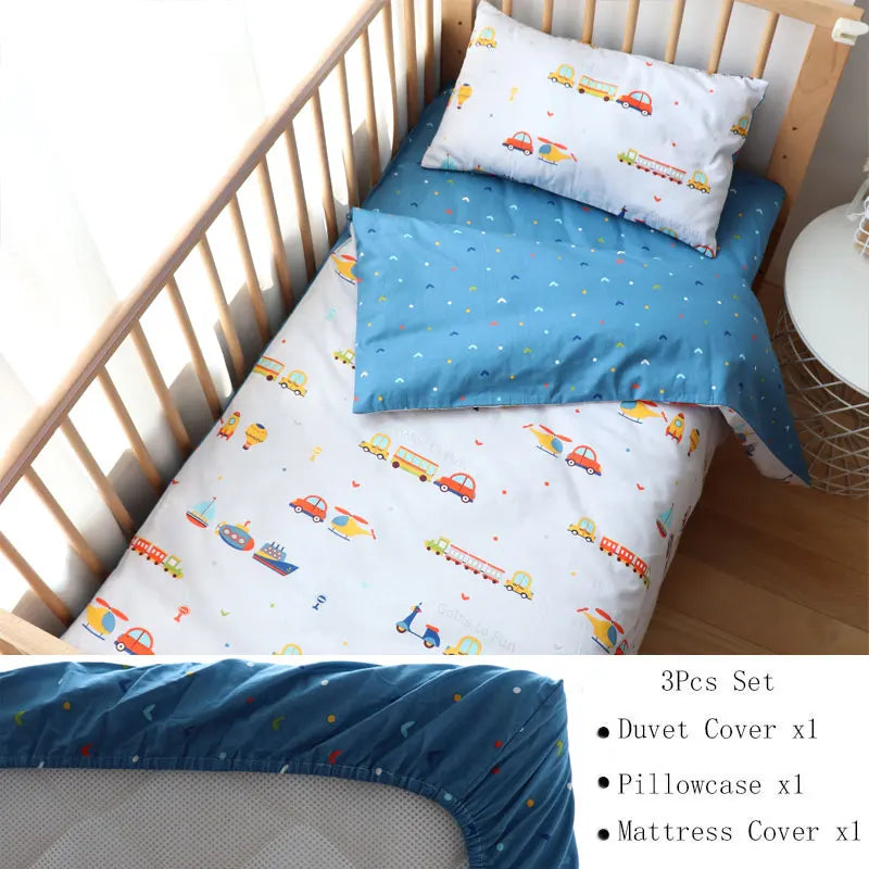 Toddler bed with a colorful bedding set featuring cars, buses, and boats. Includes a duvet cover, pillowcase, and mattress cover, all in a vibrant transportation-themed design.
