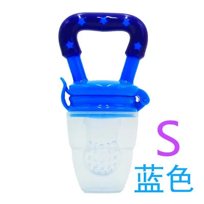 Blue baby food feeder with star-decorated handle, transparent silicone pouch, and a clip-on cover. The letters "S" and Chinese characters are displayed indicating size and color.