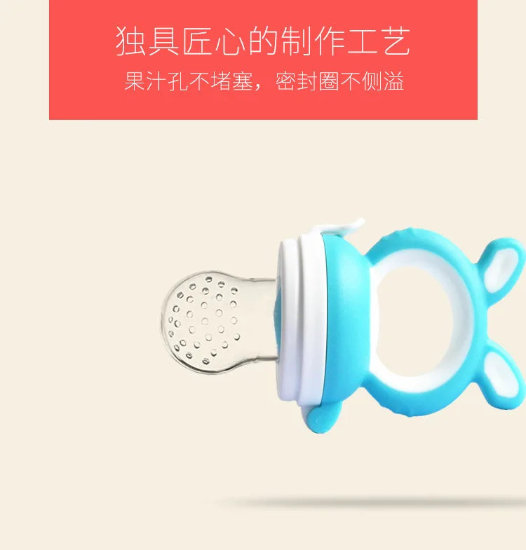 Blue and white baby food feeder with silicone mesh and handle, designed for easy grip. Features text in Chinese promoting its craftsmanship and spill-proof design.