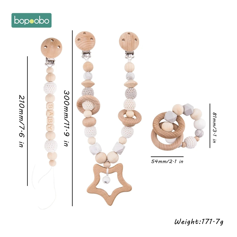 Wooden baby pacifier clips and teether set, featuring natural beads and star shapes. Measurements and weight are shown for each item, branded with "bopoobo" logo.