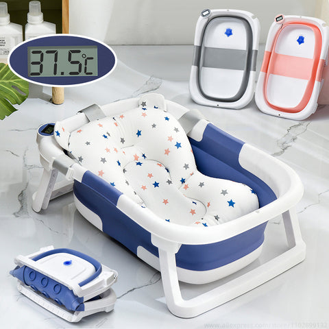 Baby bathtub set with a temperature display showing 37.5°C. The tub is blue with a star-patterned cushion. Two folded tubs in white and pink appear in the background.