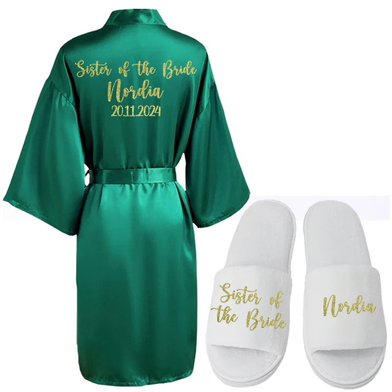 Green satin robe with "Sister of the Bride" embroidered in gold, paired with white slippers featuring the same text. The name "Nordia" and the date "20.11.2024" are displayed.