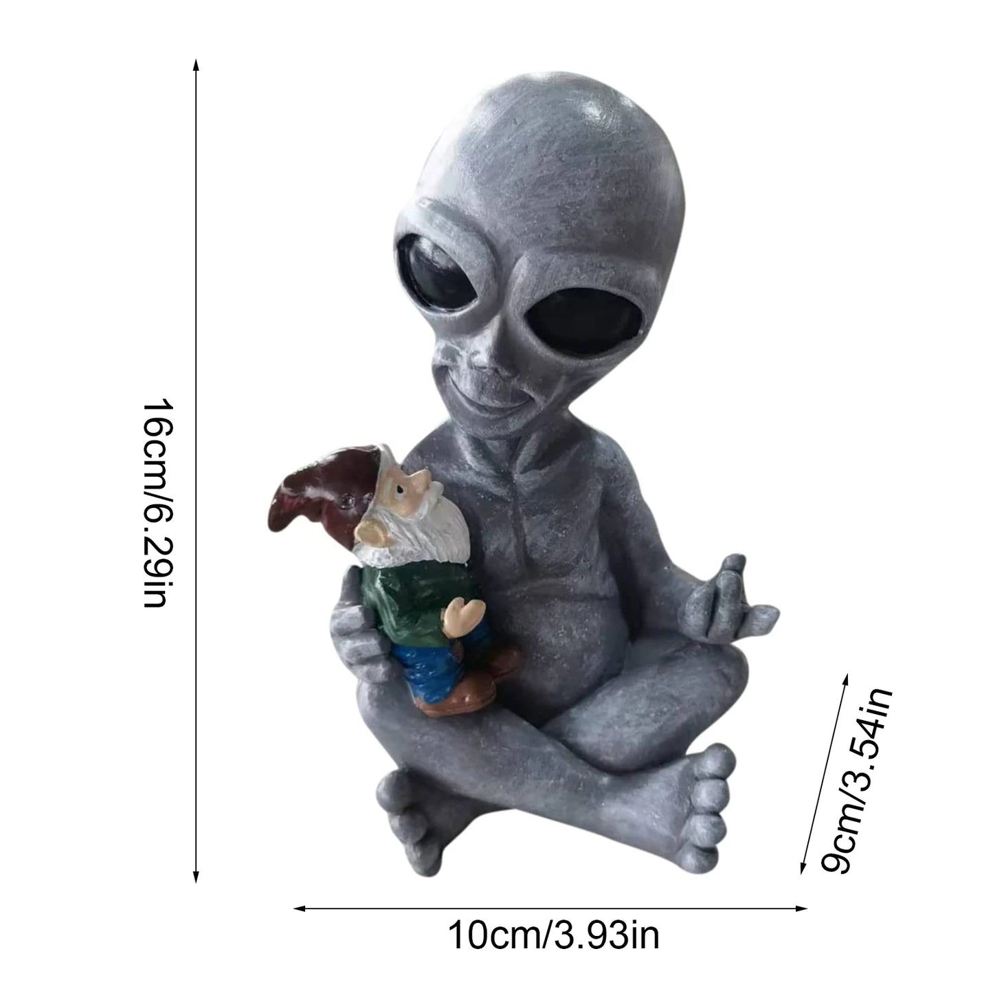 A gray alien figurine, 16cm tall, sits cross-legged holding a small bearded gnome. Measurements: 16cm height, 10cm width, and 9cm depth.