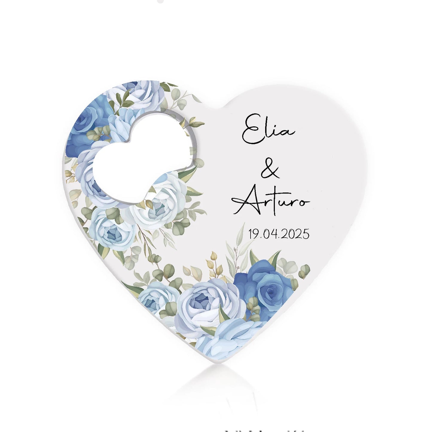 Heart-shaped card with blue floral design, featuring the text "Elia & Arturo" and the date "19.04.2025". A heart cutout is integrated into the floral pattern.