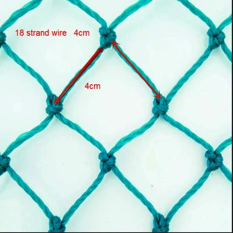 Close-up of a blue net made from 18-strand wire. The mesh is diamond-shaped with each side measuring 4 cm. Knots connect the strands at the intersections.